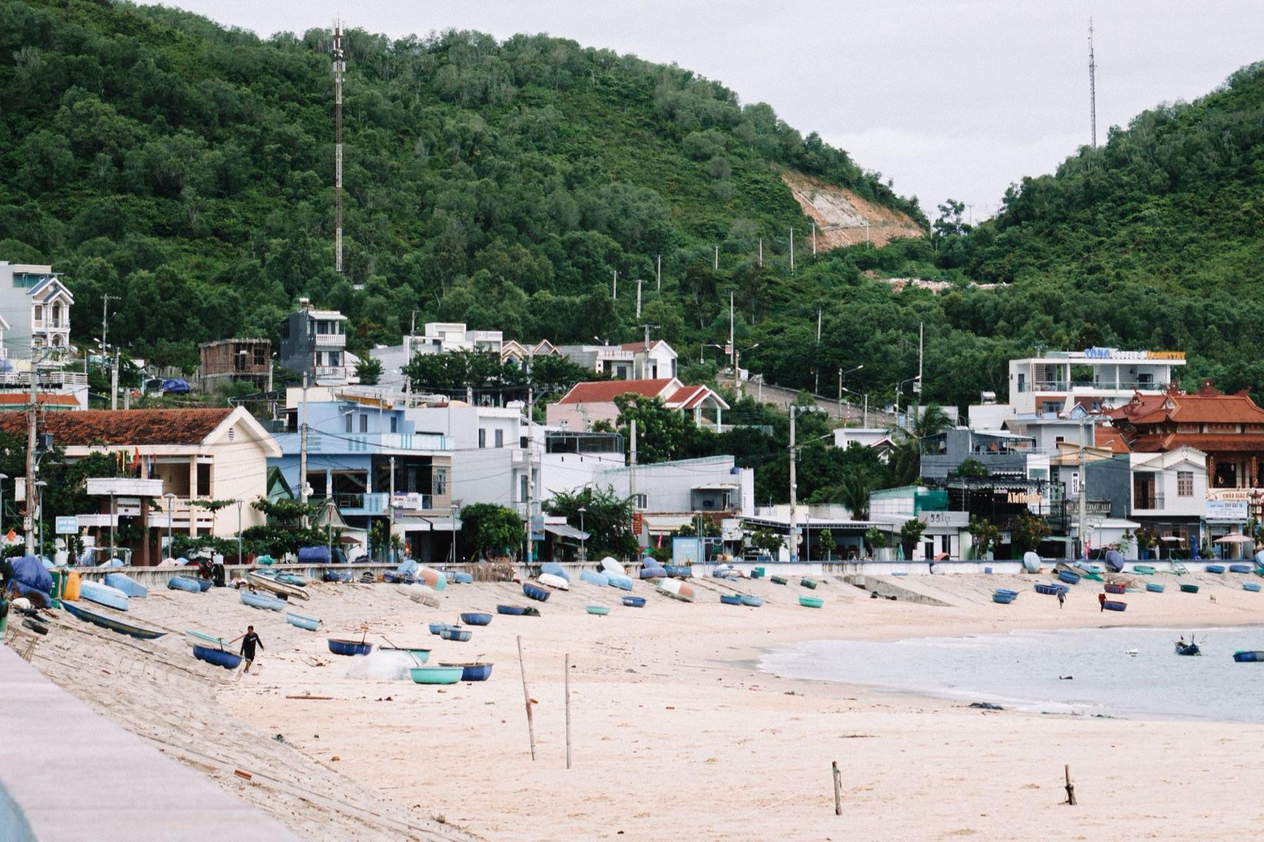 Quy Nhon — Getting there & around