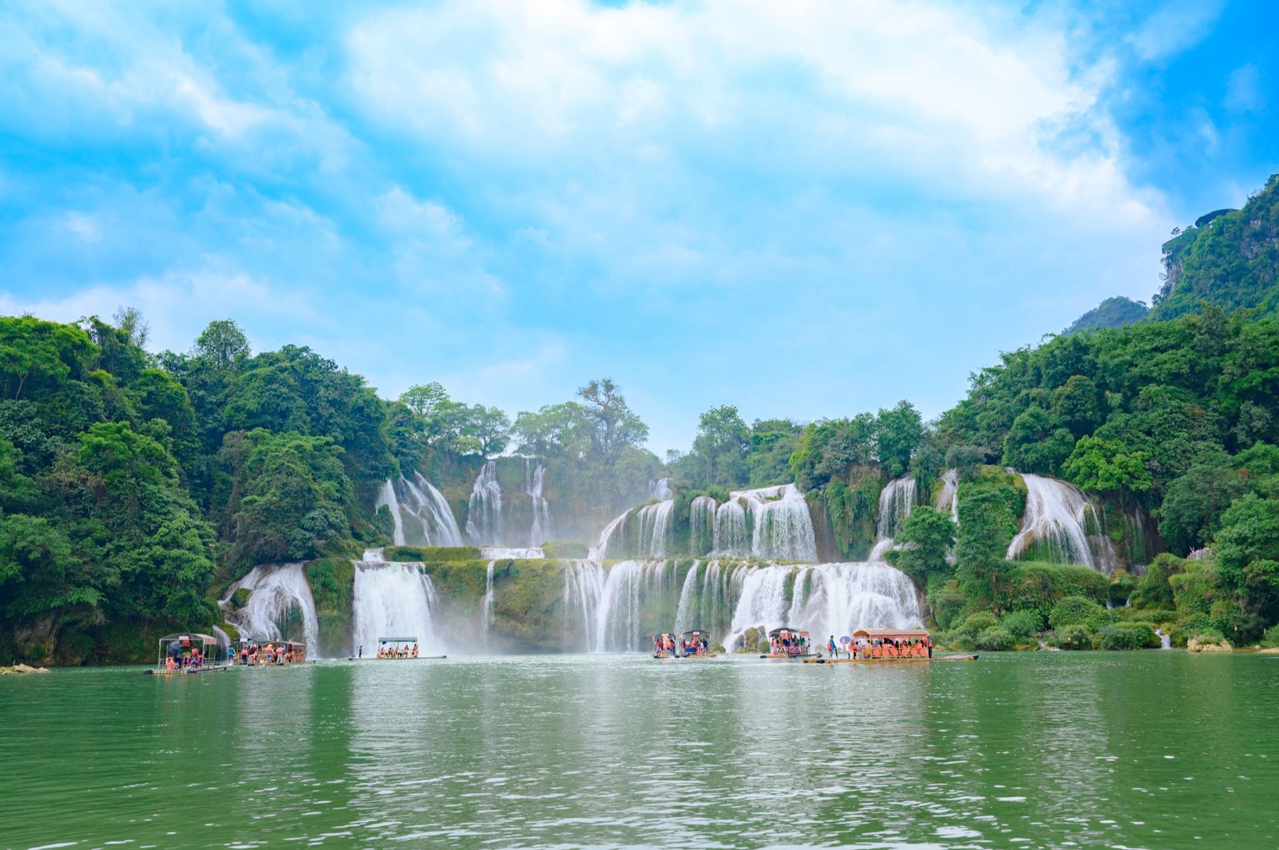 Cao Bang — A breathtaking view of Ban Gioc Waterfall in Cao Bằng, Vietnam, surrounded by lu