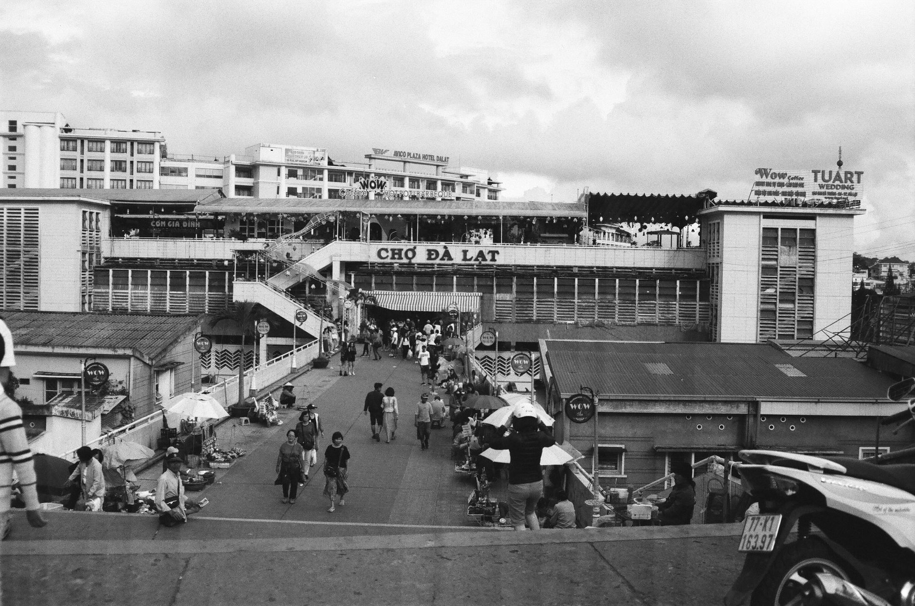 Da Lat — Black and white photo of Chợ Đà Lạt market in Vietnam, showcasing daily life and