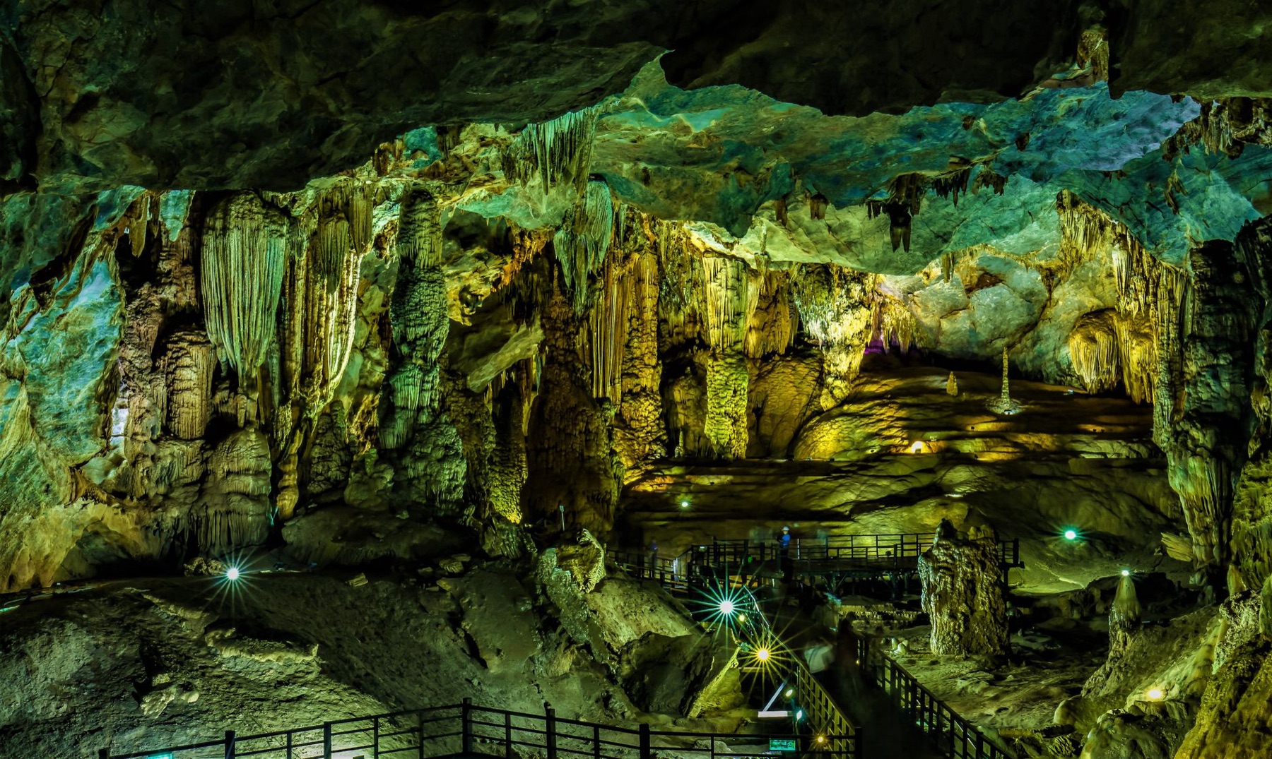 Phong Nha — Breathtaking view of intricately illuminated stalagmites and stalactites in a Qu